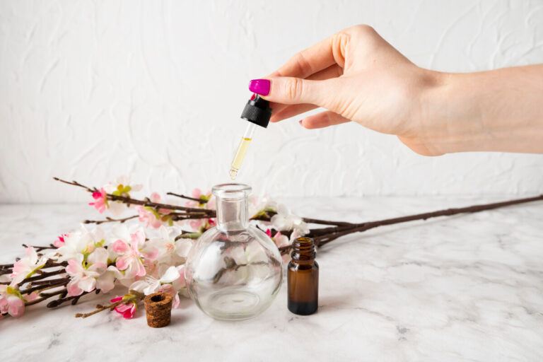 Unlock the Power of Aromatherapy: Discover the Best Essential Oil Mixes and Harness the Benefits of Essential Oils